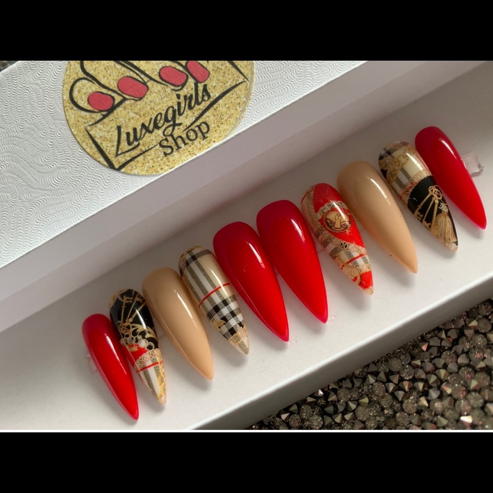 Press on nails size:S/M